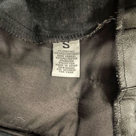 Madden NYC Mini Shorts Women's Small Black Faux Leather Belted - Picture 5 of 7